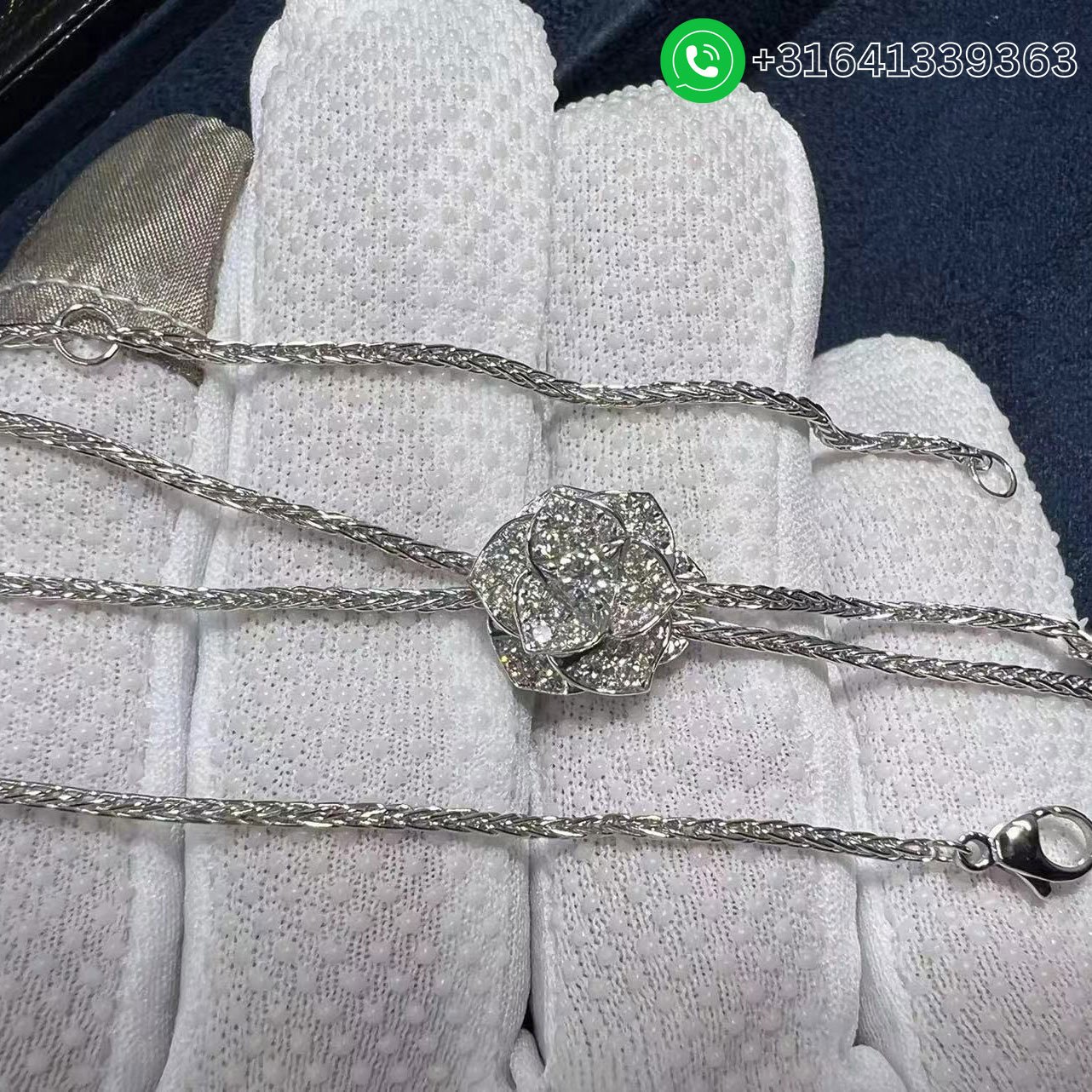 Piaget-Rose-Necklace-in-18K-White-Gold-set-with-41-Brilliant-cut-Diamonds-3