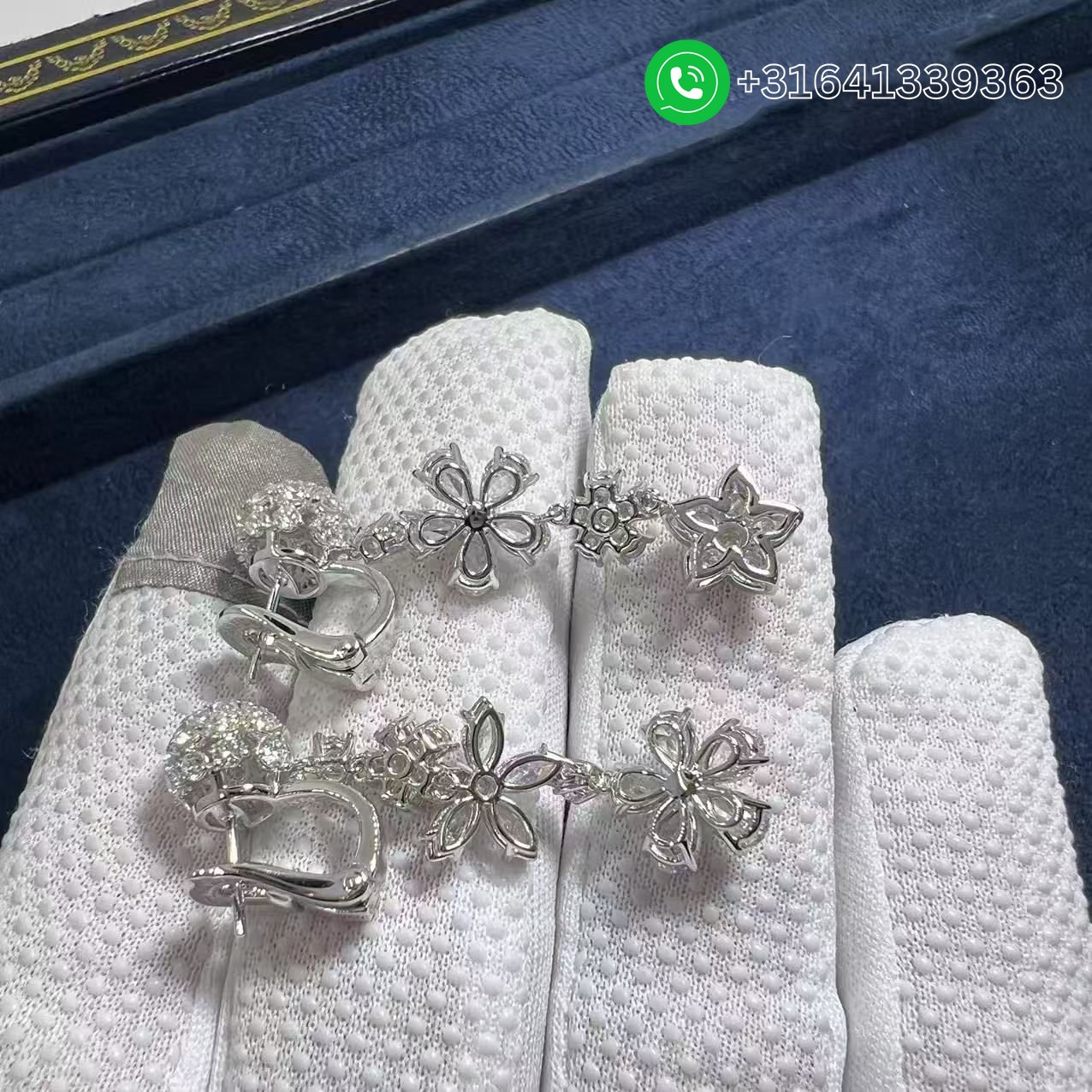 Van Cleef & Arpels Folie des Prés 18K White Gold 7.32ct Diamond Earrings VCARP05H00 - Image 4