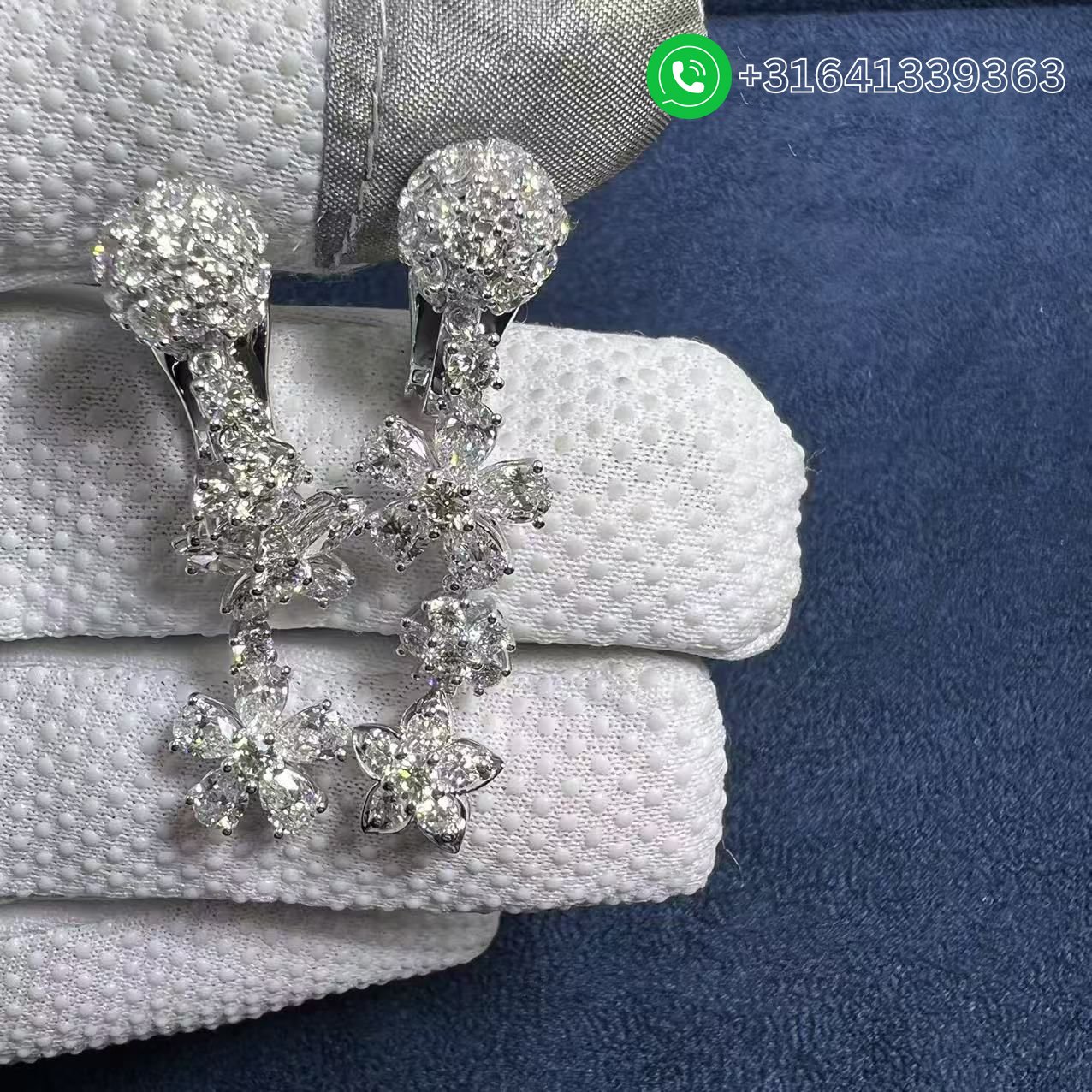 Van Cleef & Arpels Folie des Prés 18K White Gold 7.32ct Diamond Earrings VCARP05H00 - Image 6