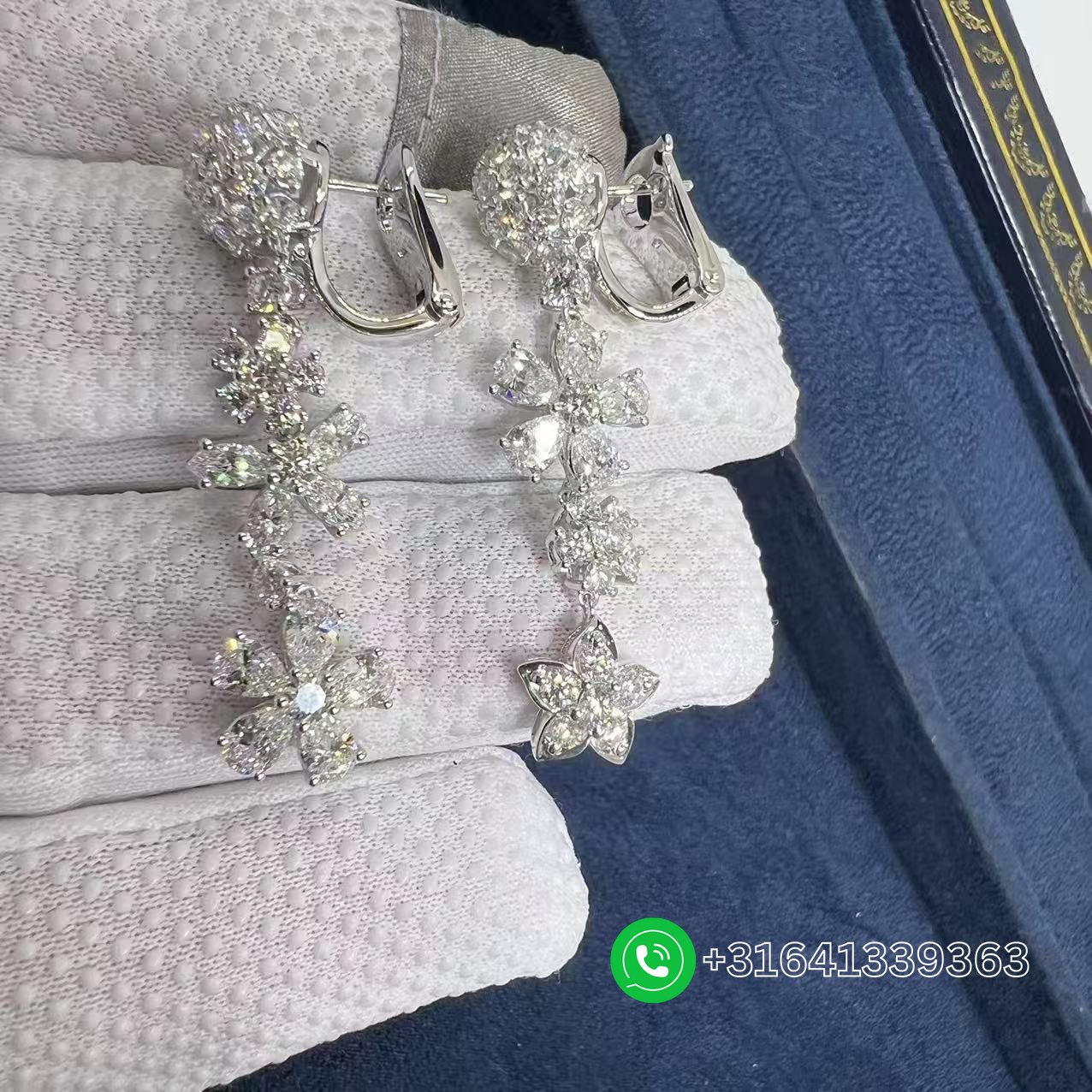 Van Cleef & Arpels Folie des Prés 18K White Gold 7.32ct Diamond Earrings VCARP05H00 - Image 8