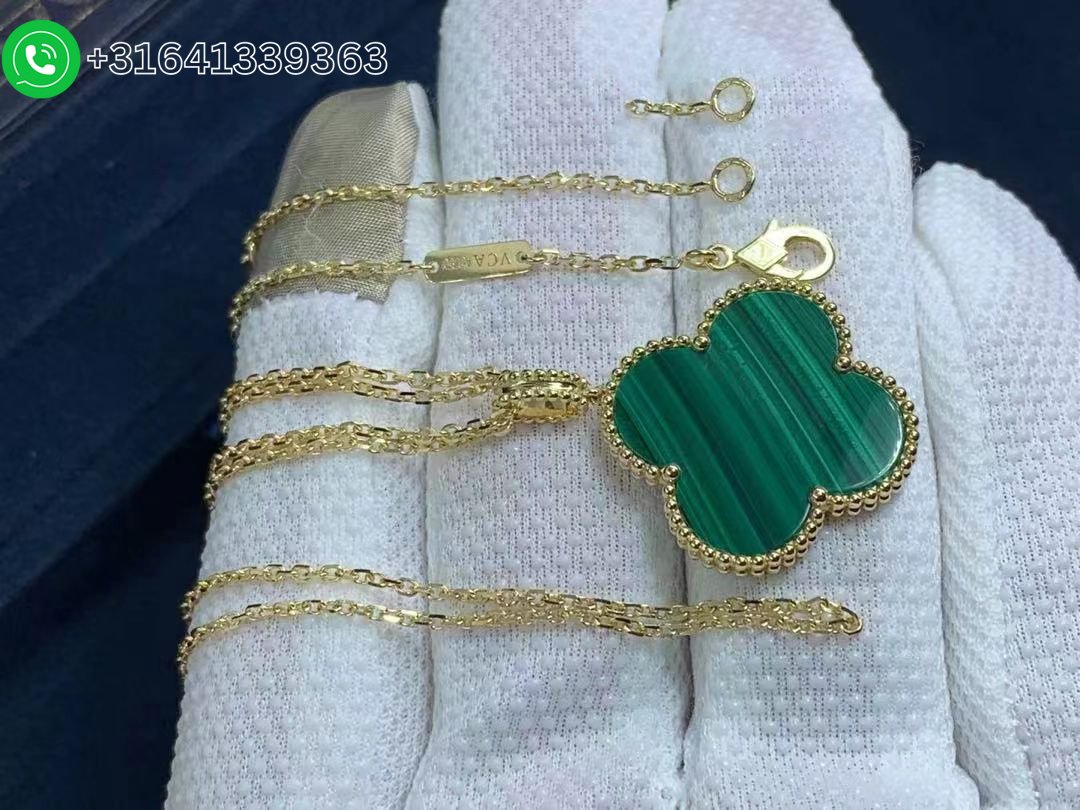 Van Cleef & Arpels 18k Yellow Gold Malachite 1 Motif Magic Alhambra Necklace VCARO3MG00 - Image 2