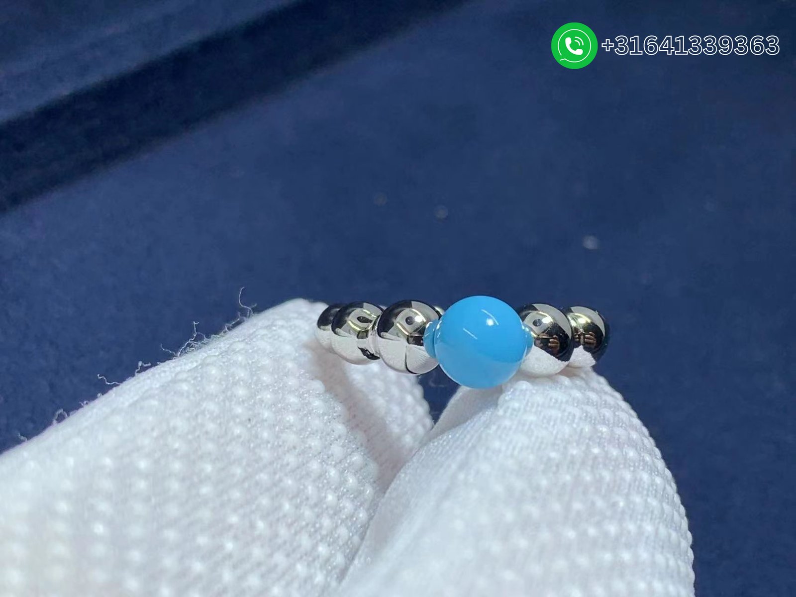 Van Cleef & Arpels 18k White Gold Perlée Couleurs Variation Turquoise Ring VCARO63G00 - Image 3