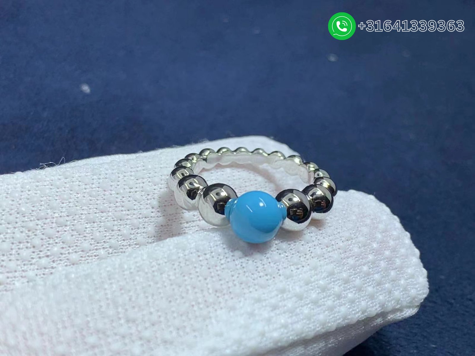 Van Cleef & Arpels 18k White Gold Perlée Couleurs Variation Turquoise Ring VCARO63G00 - Image 6