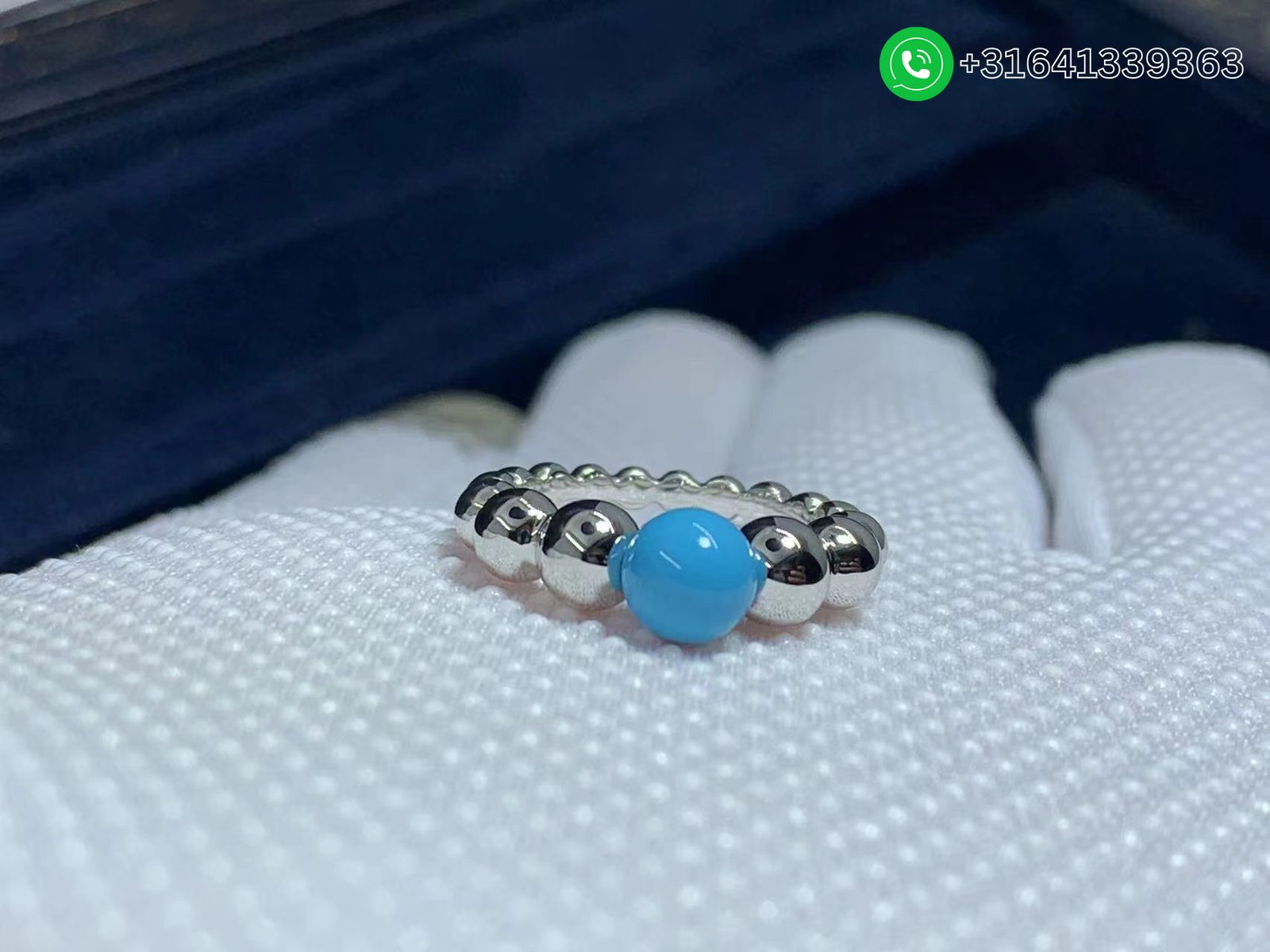 Van Cleef & Arpels 18k White Gold Perlée Couleurs Variation Turquoise Ring VCARO63G00 - Image 7