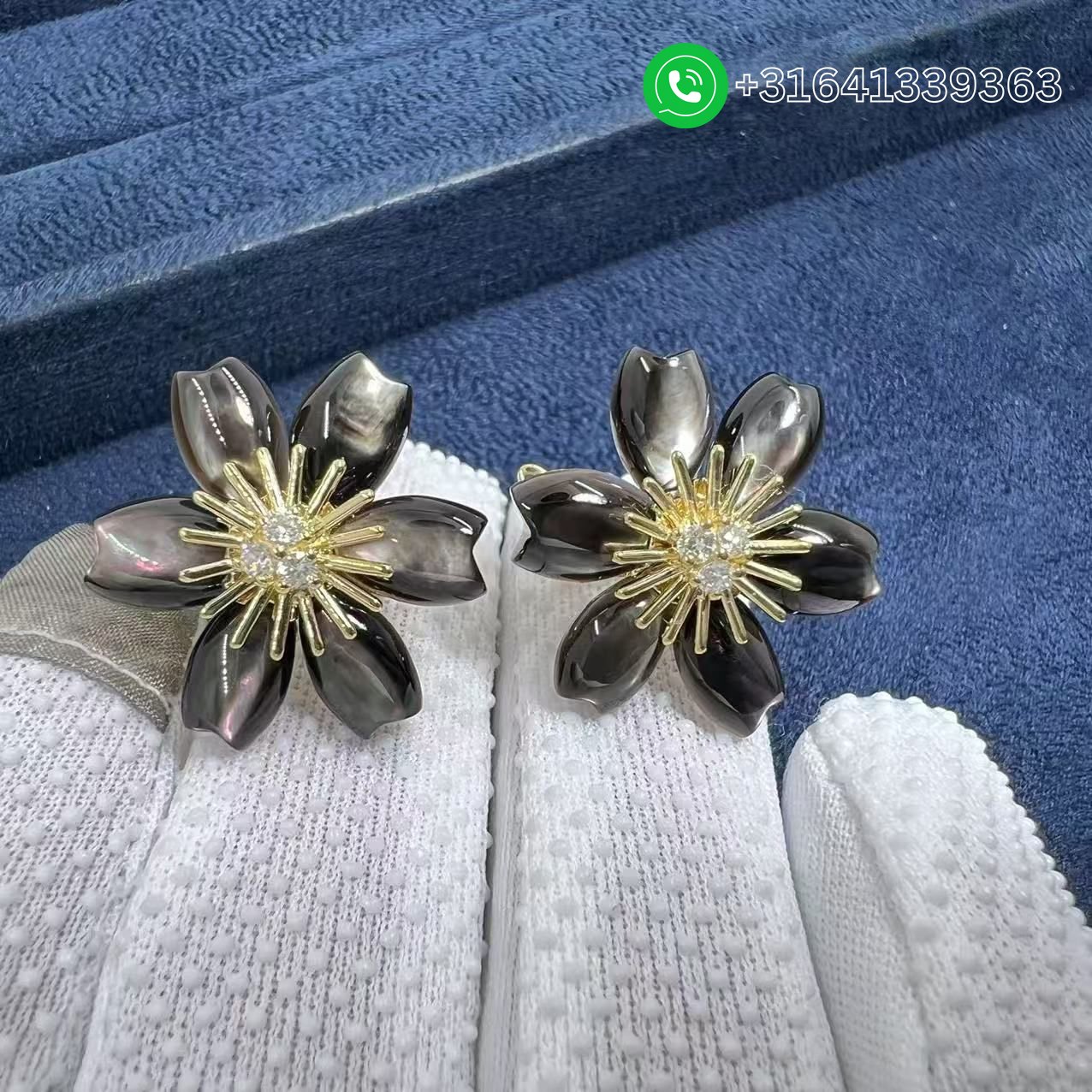 Van-Cleef-Arpels-18k-Yellow-Gold-MiNi-Model-Mother-of-pearl-Flower-Rose-de-Noel-Earrings-VCARP7TJ00